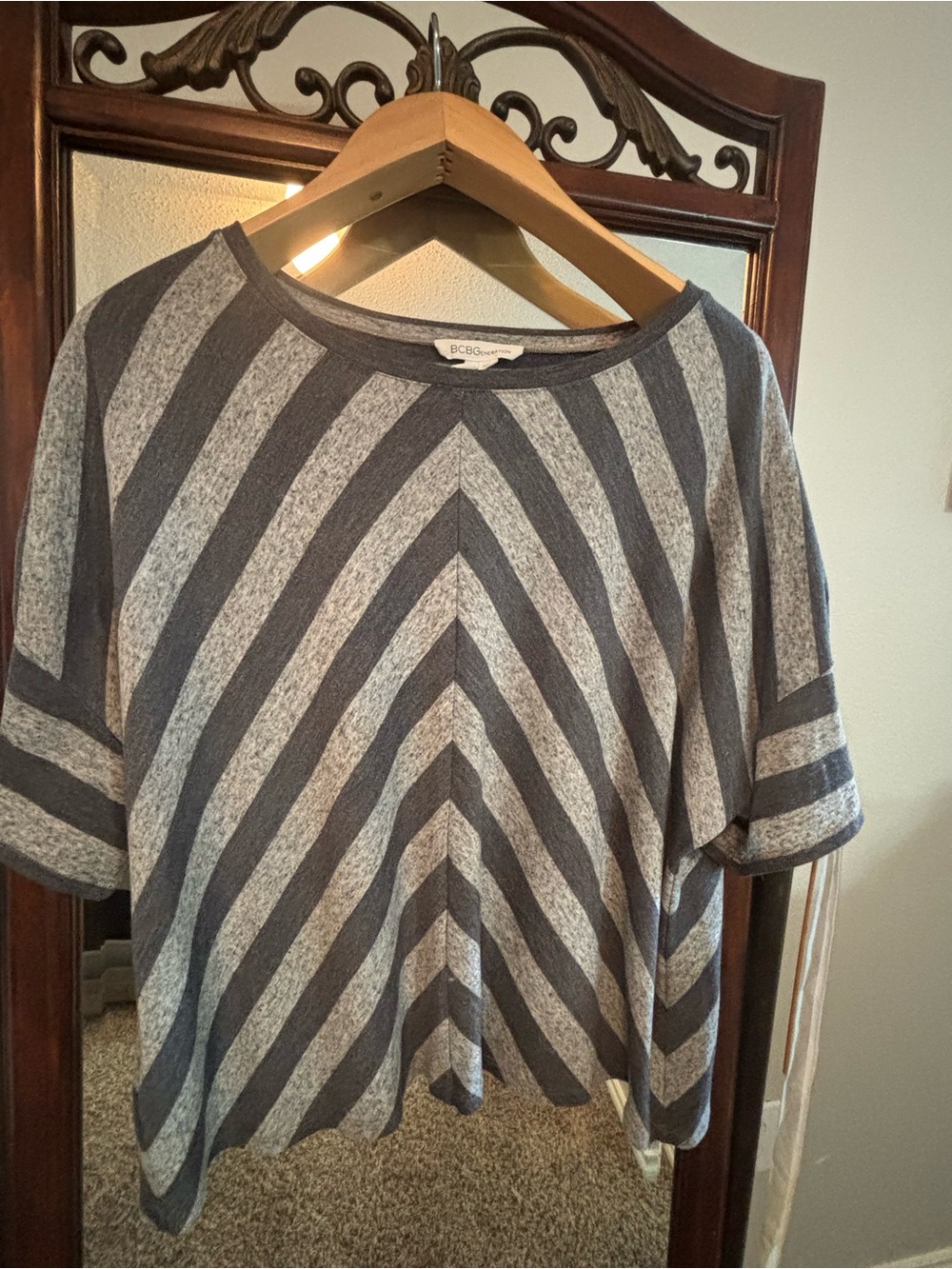 BCBGMAXAZRIA Gray Striped Top XL